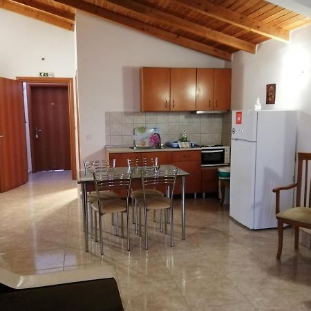 Irini Apartments Keramotí Esterno foto