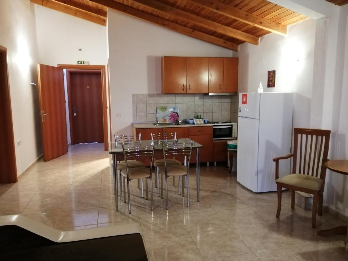 Irini Apartments Keramotí Esterno foto