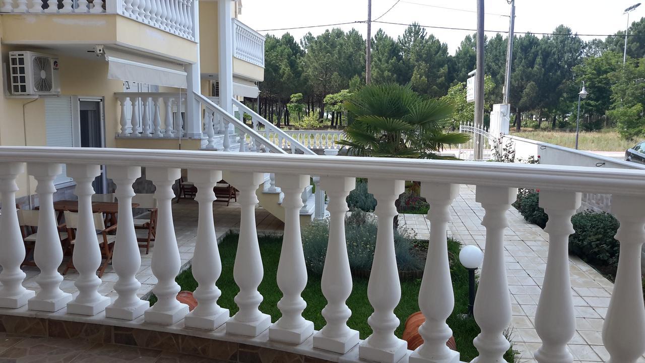Irini Apartments Keramotí Esterno foto