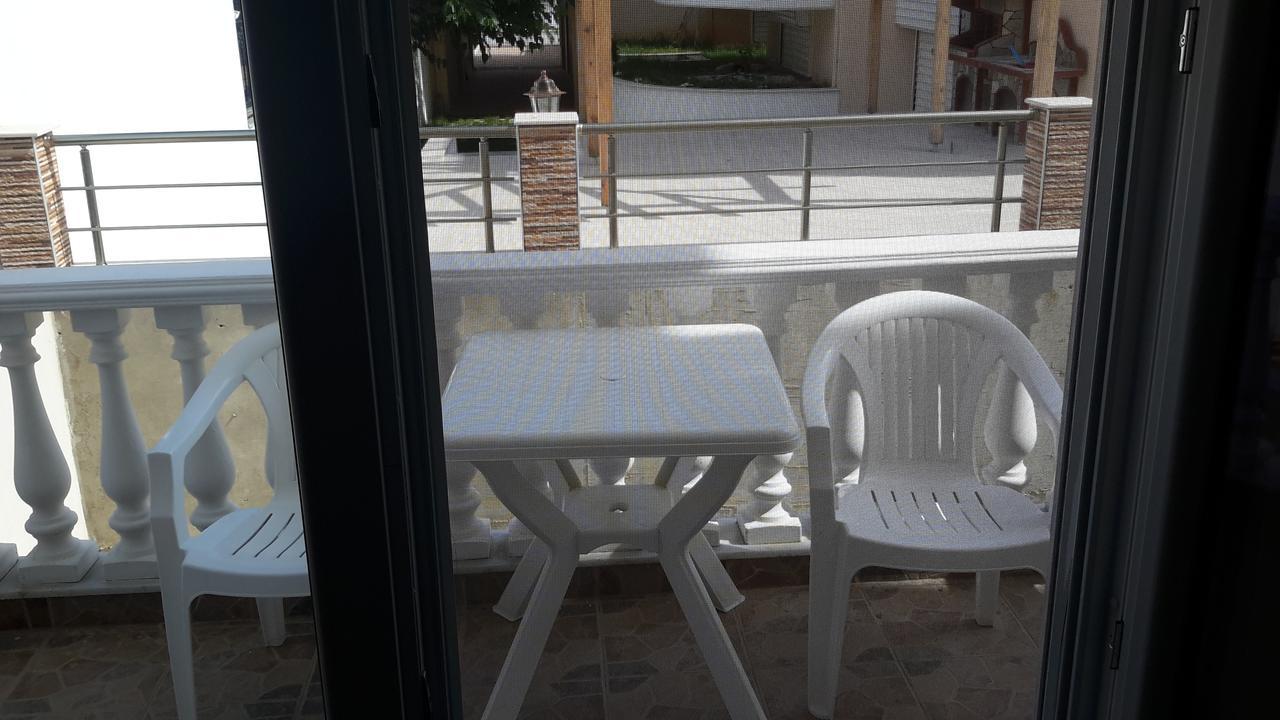 Irini Apartments Keramotí Esterno foto