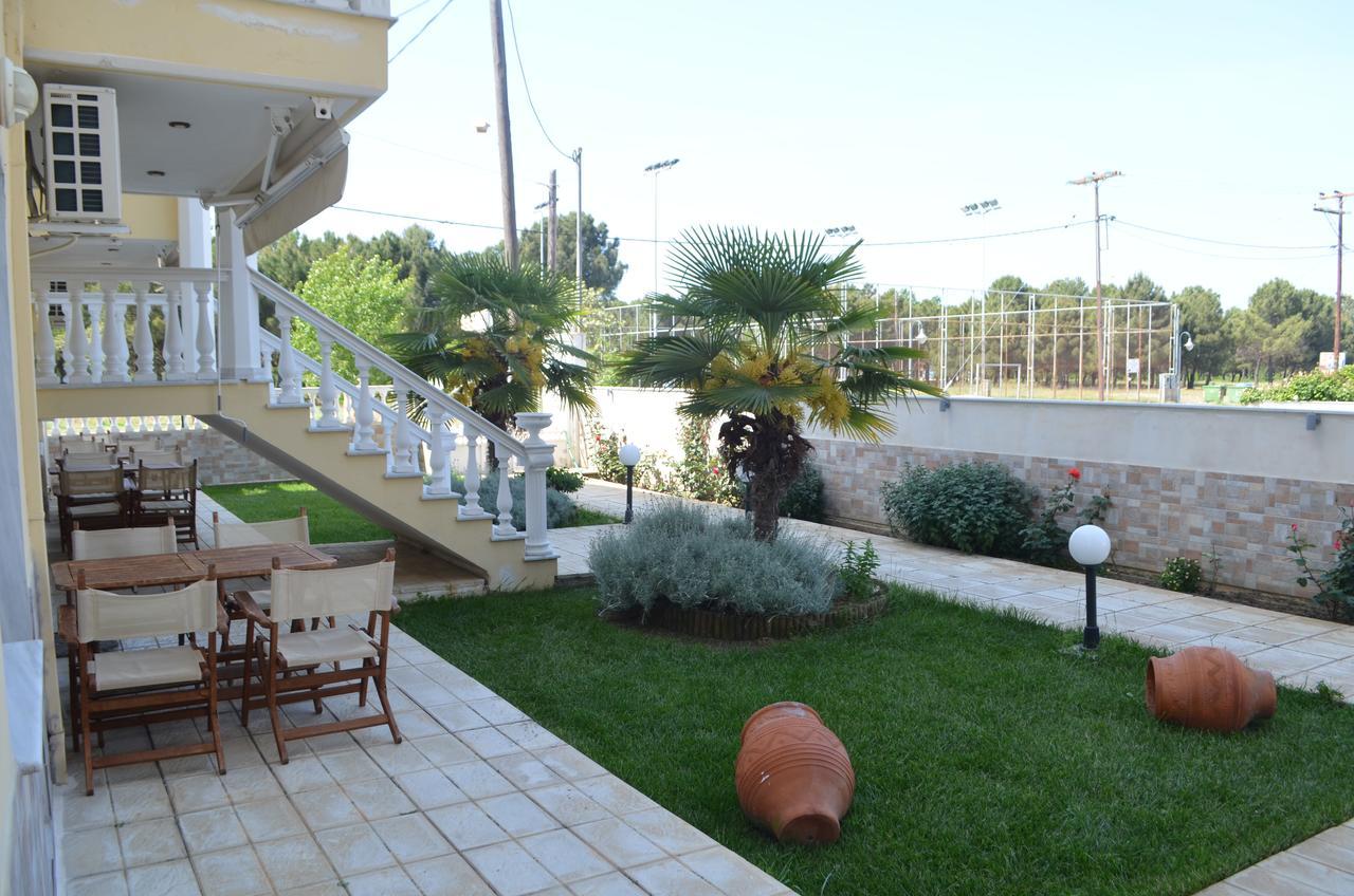 Irini Apartments Keramotí Esterno foto