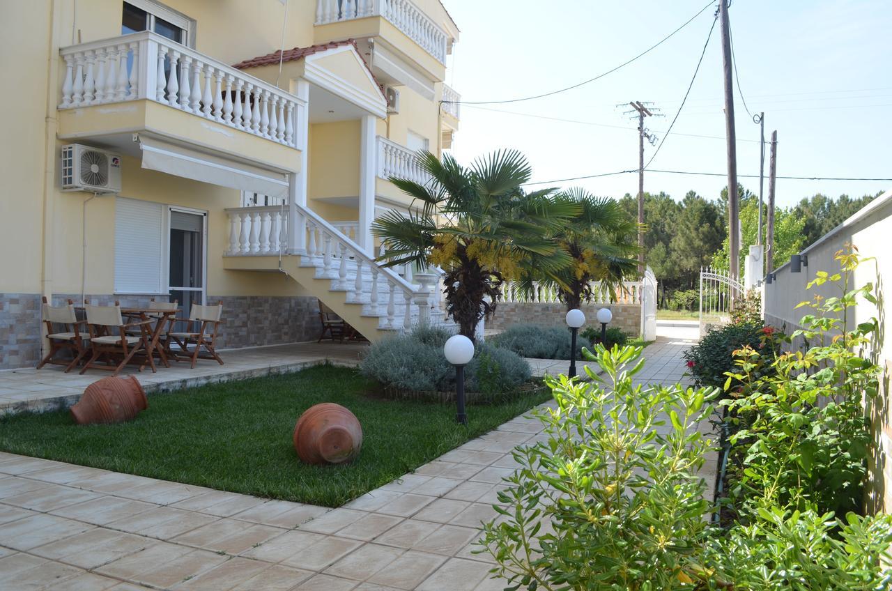 Irini Apartments Keramotí Esterno foto